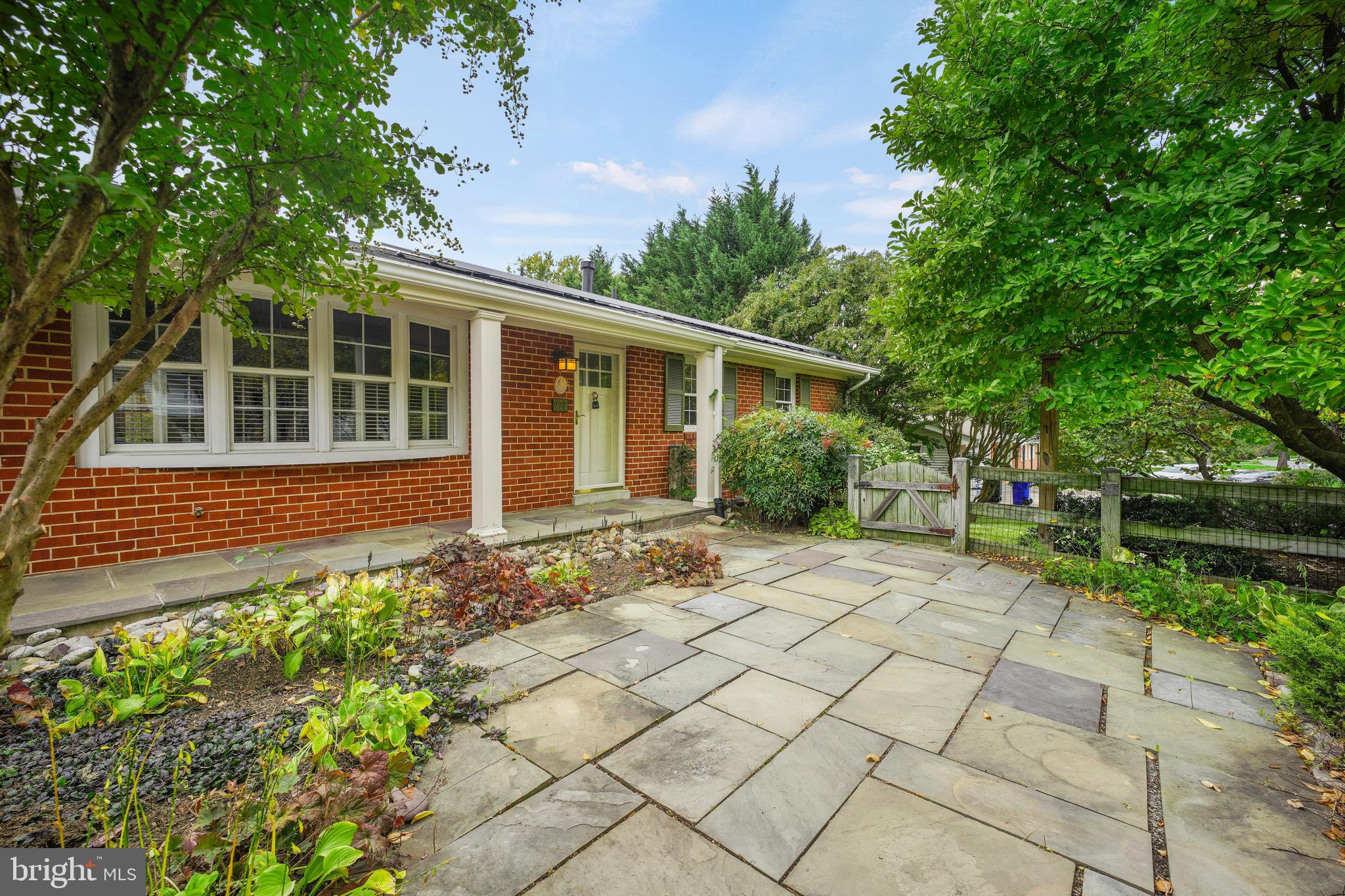 SHERWOOD FOREST MANOR - Residential