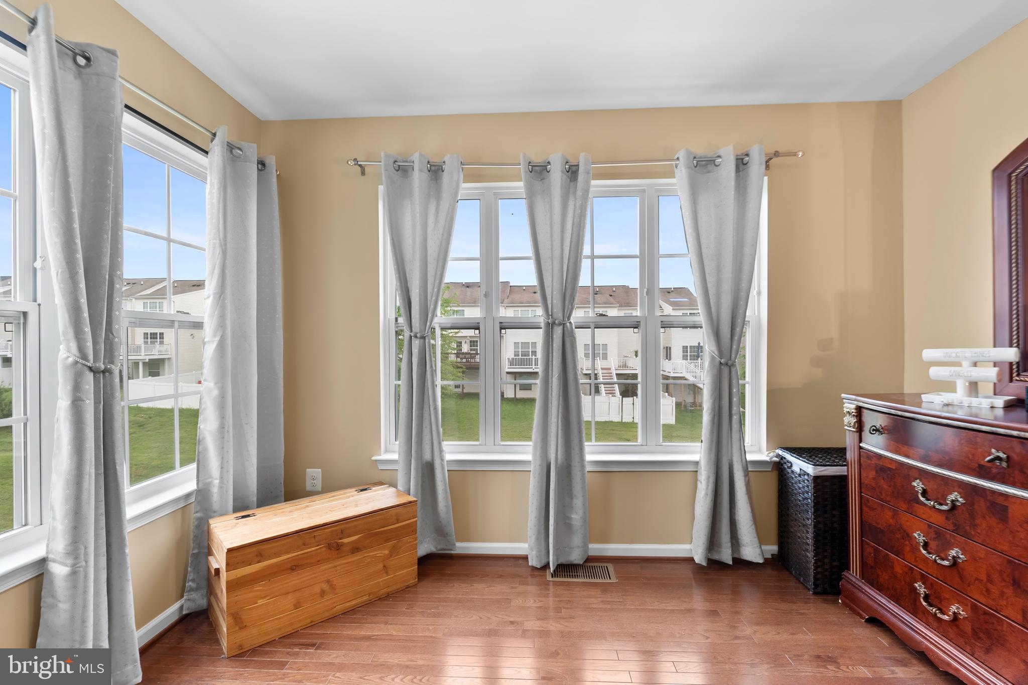 CARRIAGE HILLS TOWNHOUSE - Residential