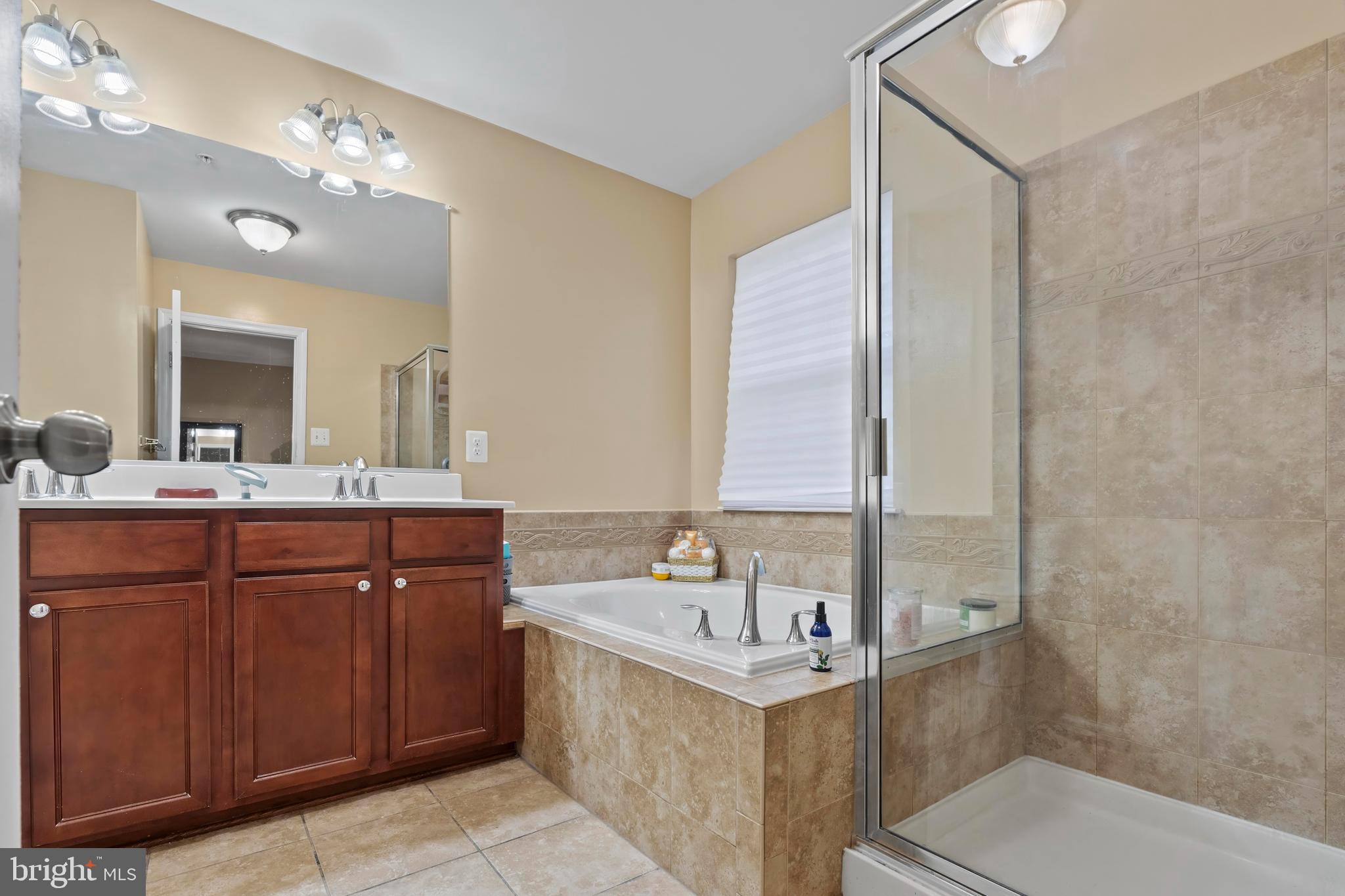 CARRIAGE HILLS TOWNHOUSE - Residential