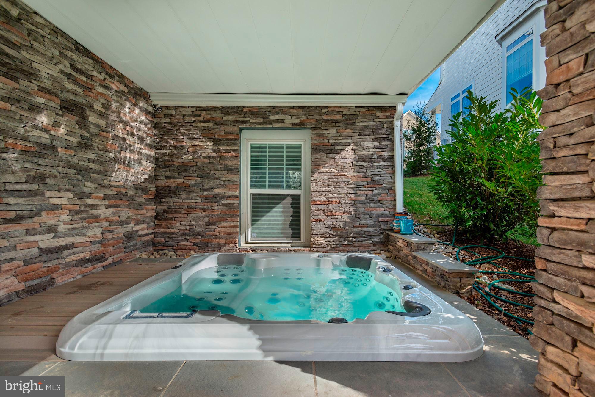 MANOR RIDGE - Residential