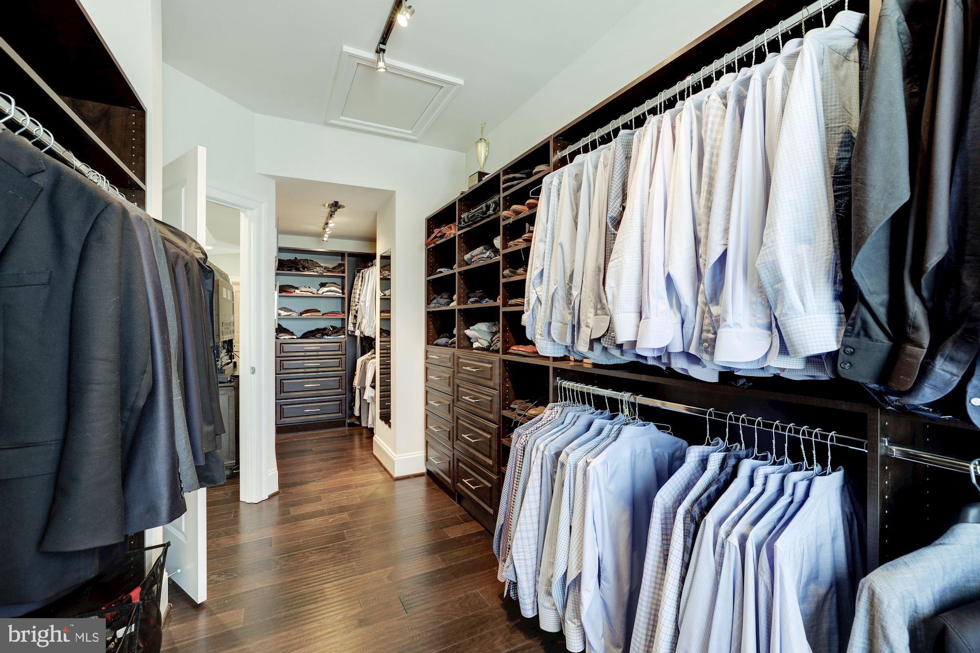 MANOR RIDGE - Residential