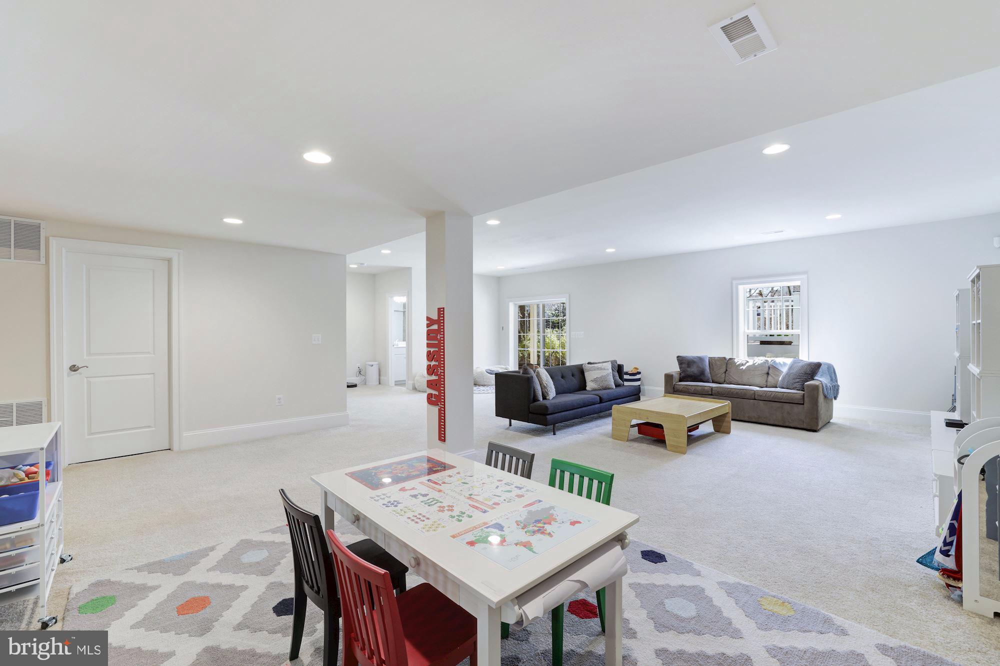 MANOR RIDGE - Residential