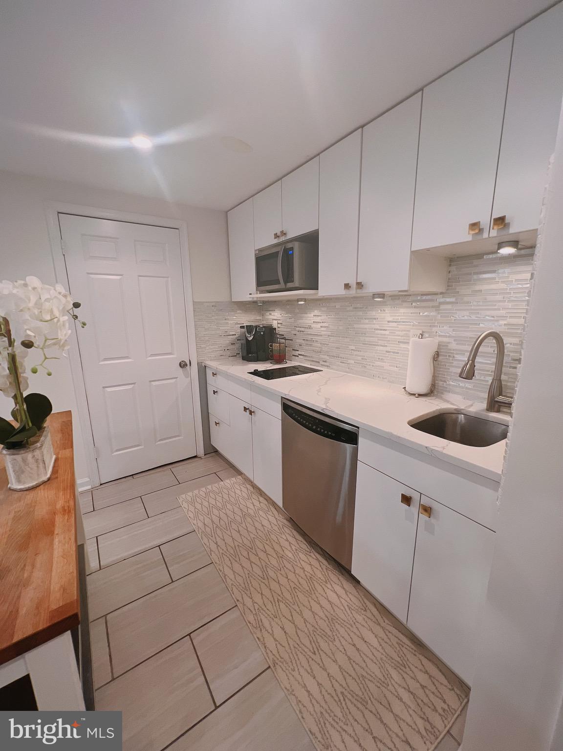 WILDWOOD HILLS - Residential Lease