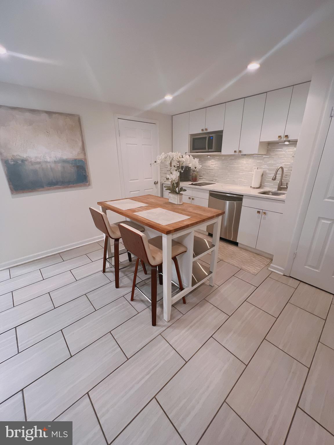 WILDWOOD HILLS - Residential Lease