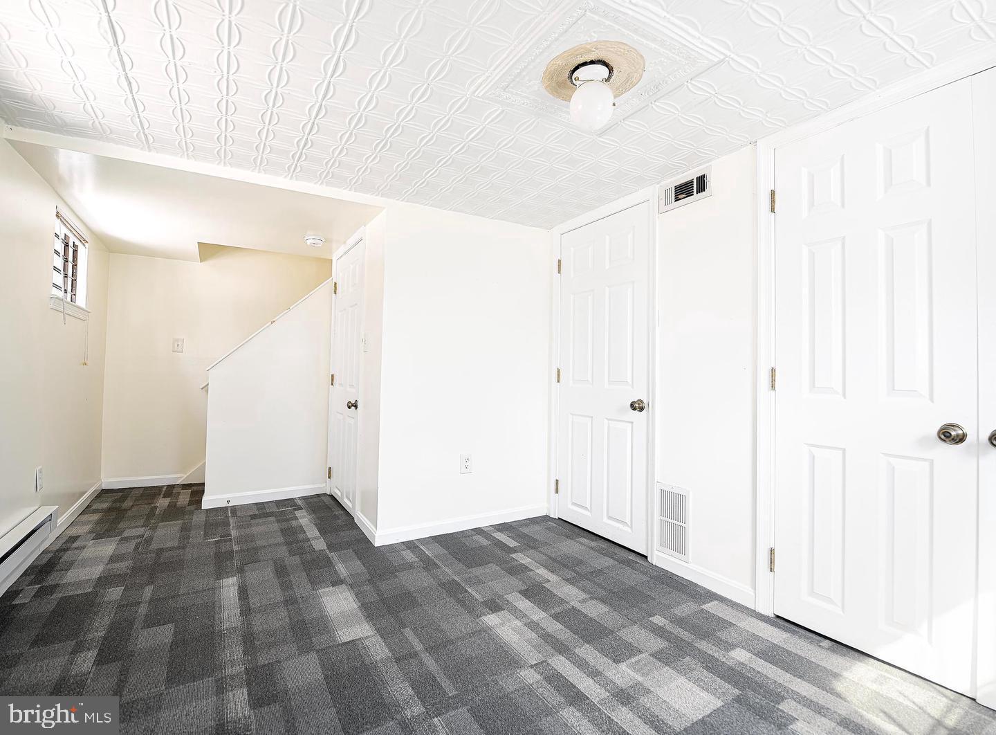 LITTLE ITALY - Residential Lease