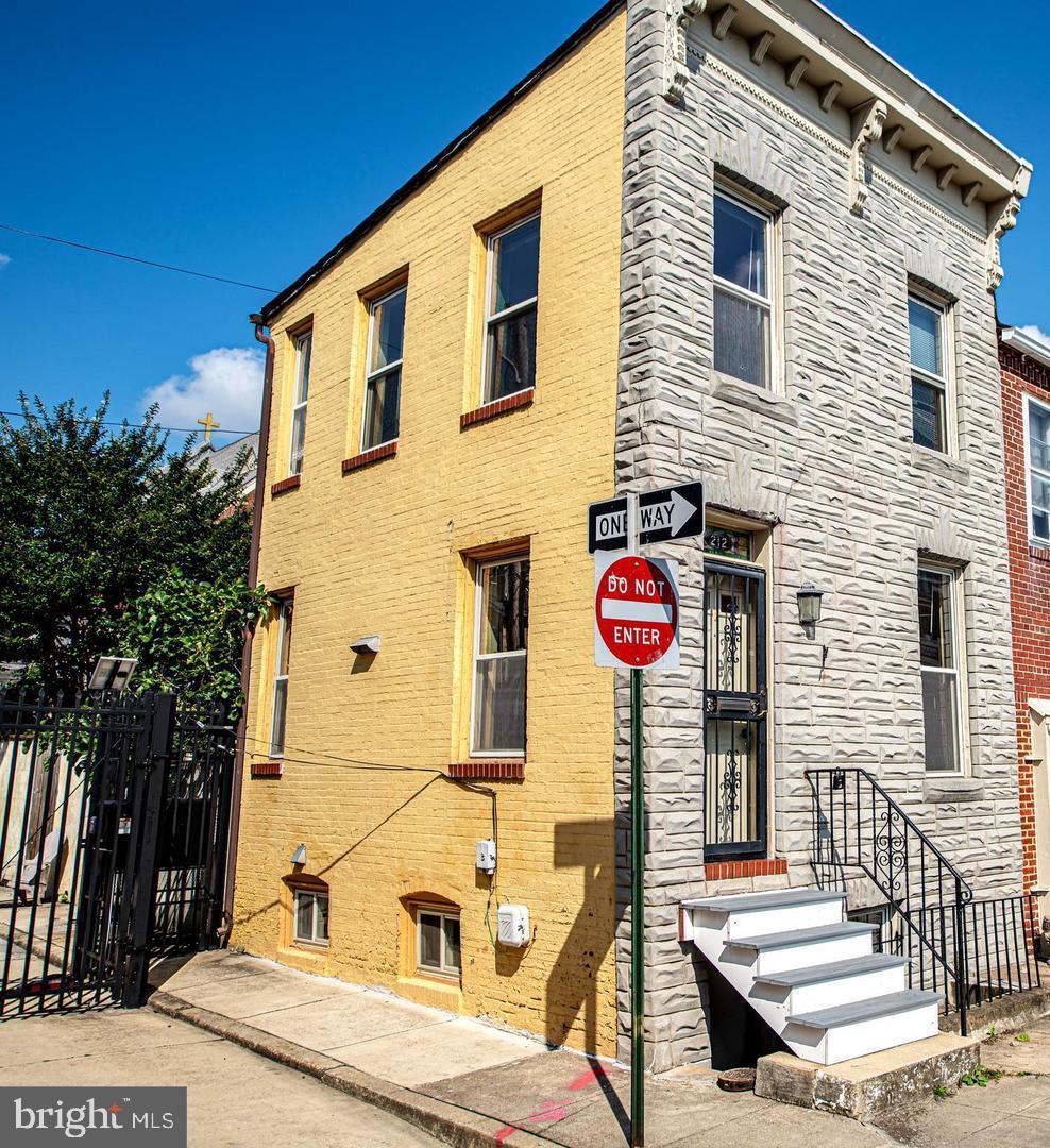 LITTLE ITALY - Residential Lease