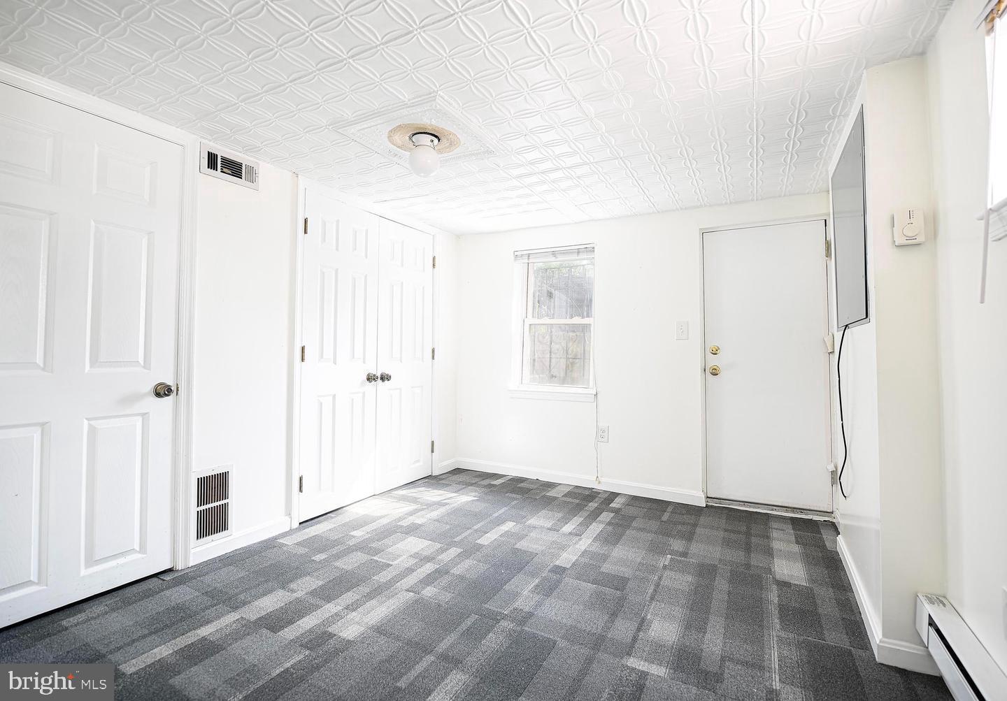 LITTLE ITALY - Residential Lease