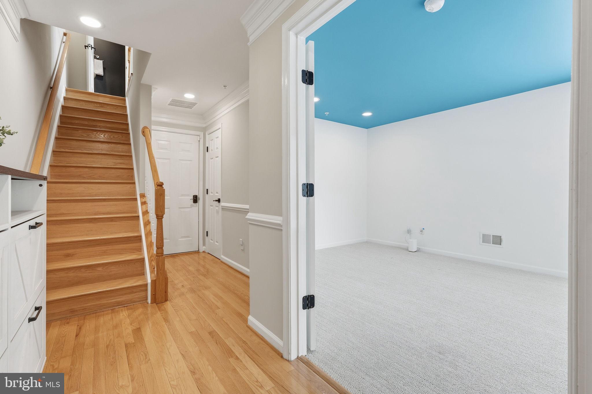 302 FALLSGROVE DRIVE