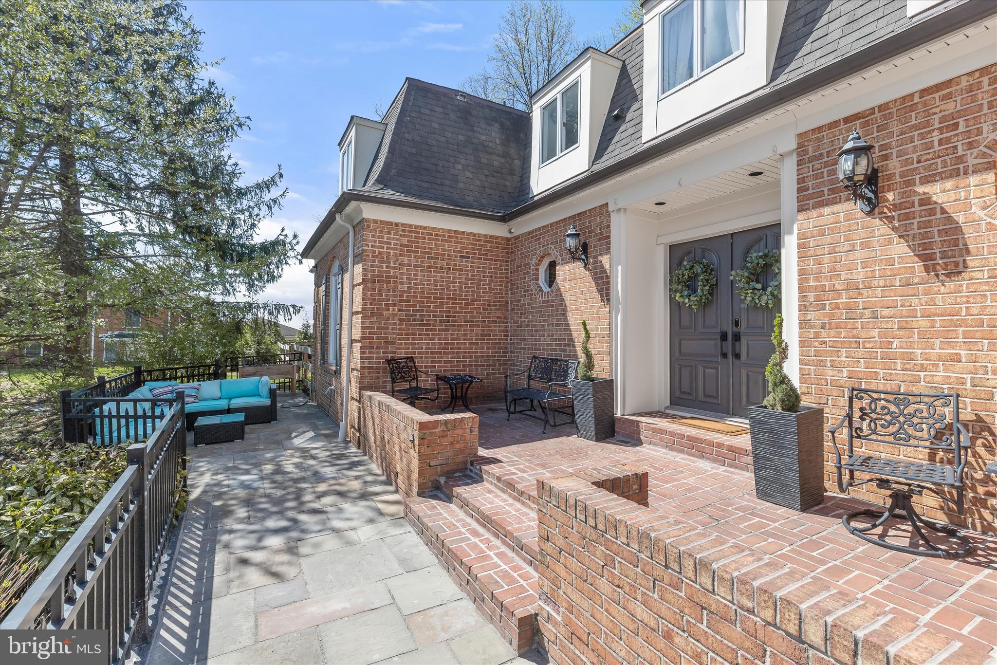 2102 HIGHLAND RIDGE DRIVE