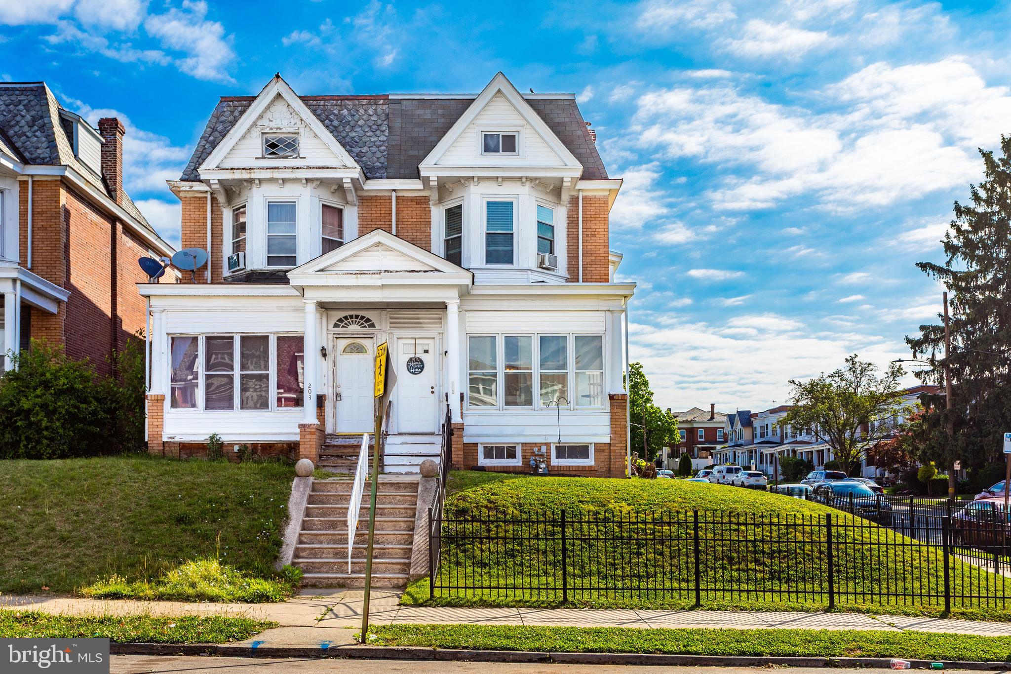 201 W WOOD STREET