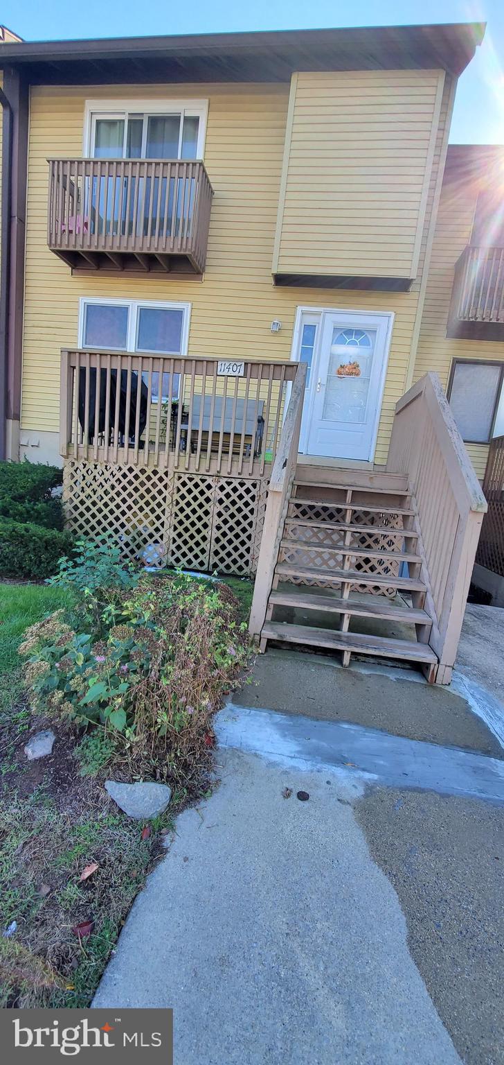 APPLEWALK CONDO - Residential Lease