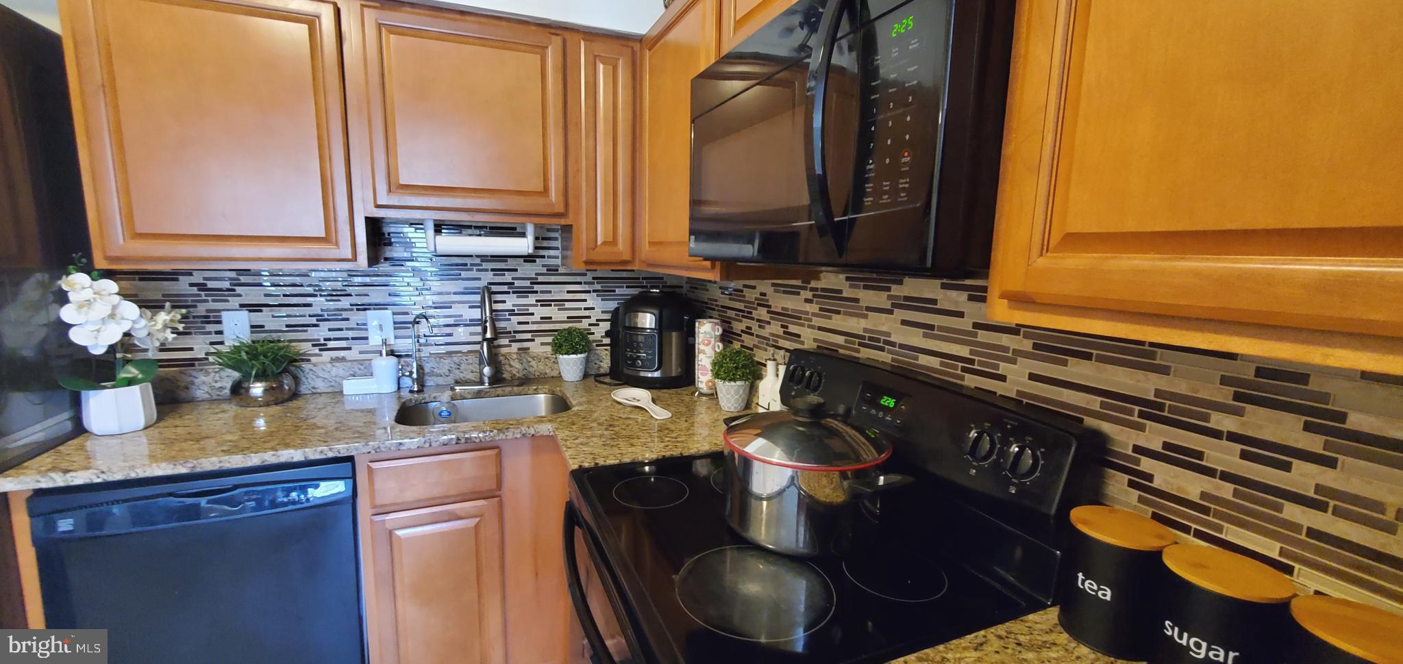 APPLEWALK CONDO - Residential Lease