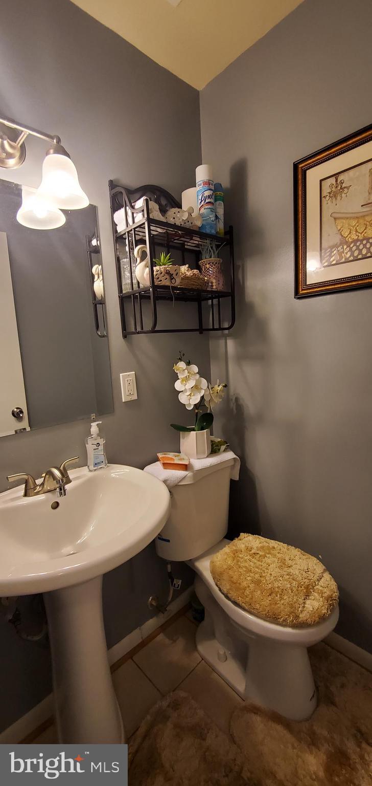 APPLEWALK CONDO - Residential Lease