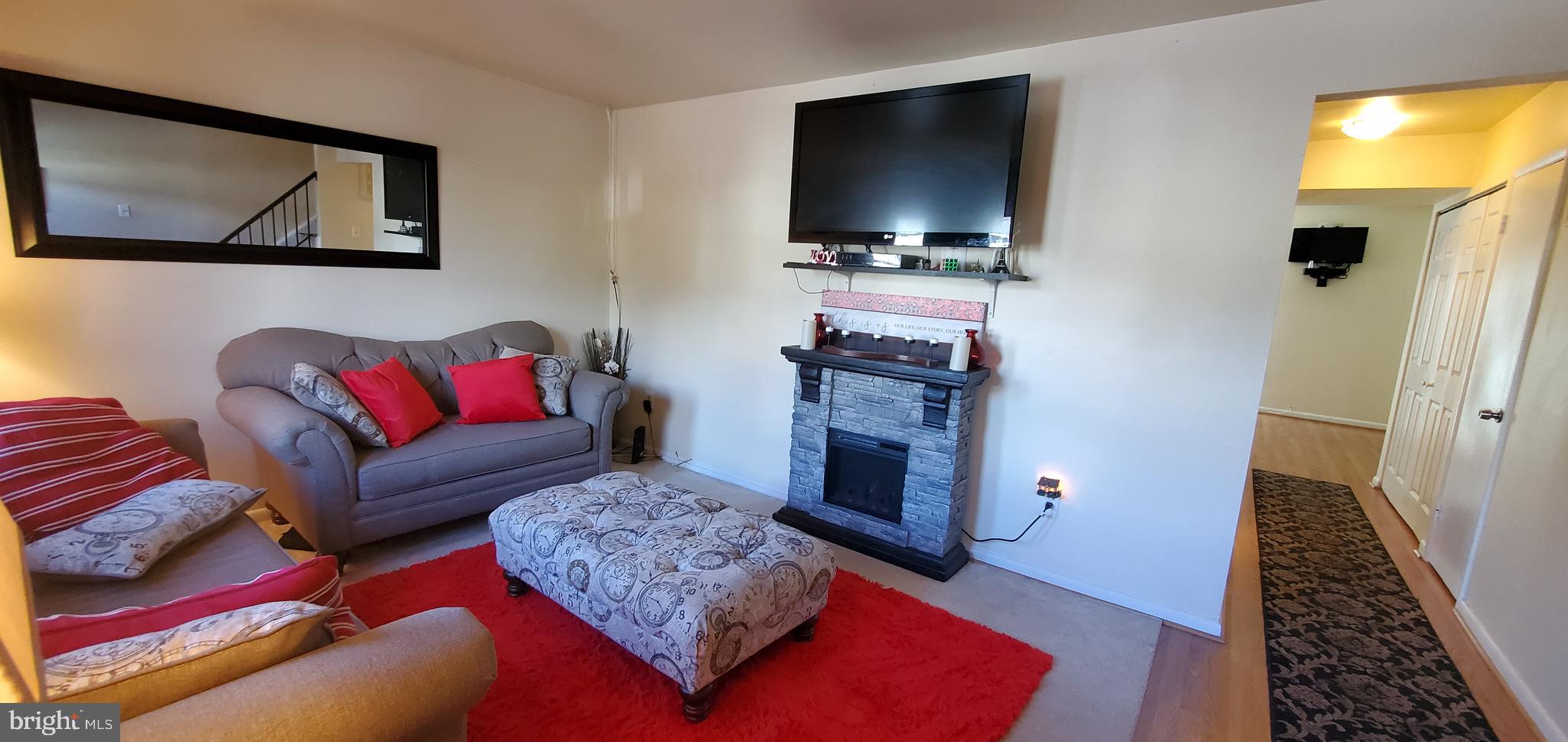 APPLEWALK CONDO - Residential Lease