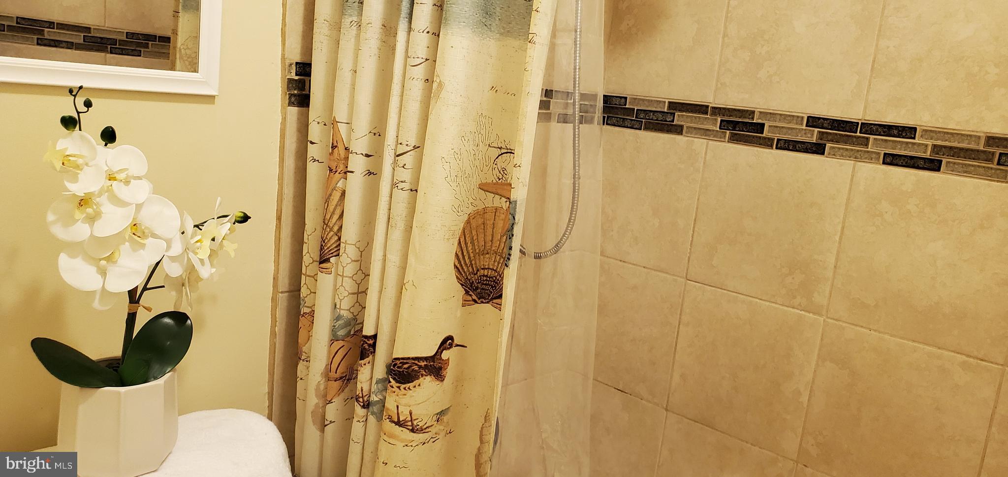 APPLEWALK CONDO - Residential Lease