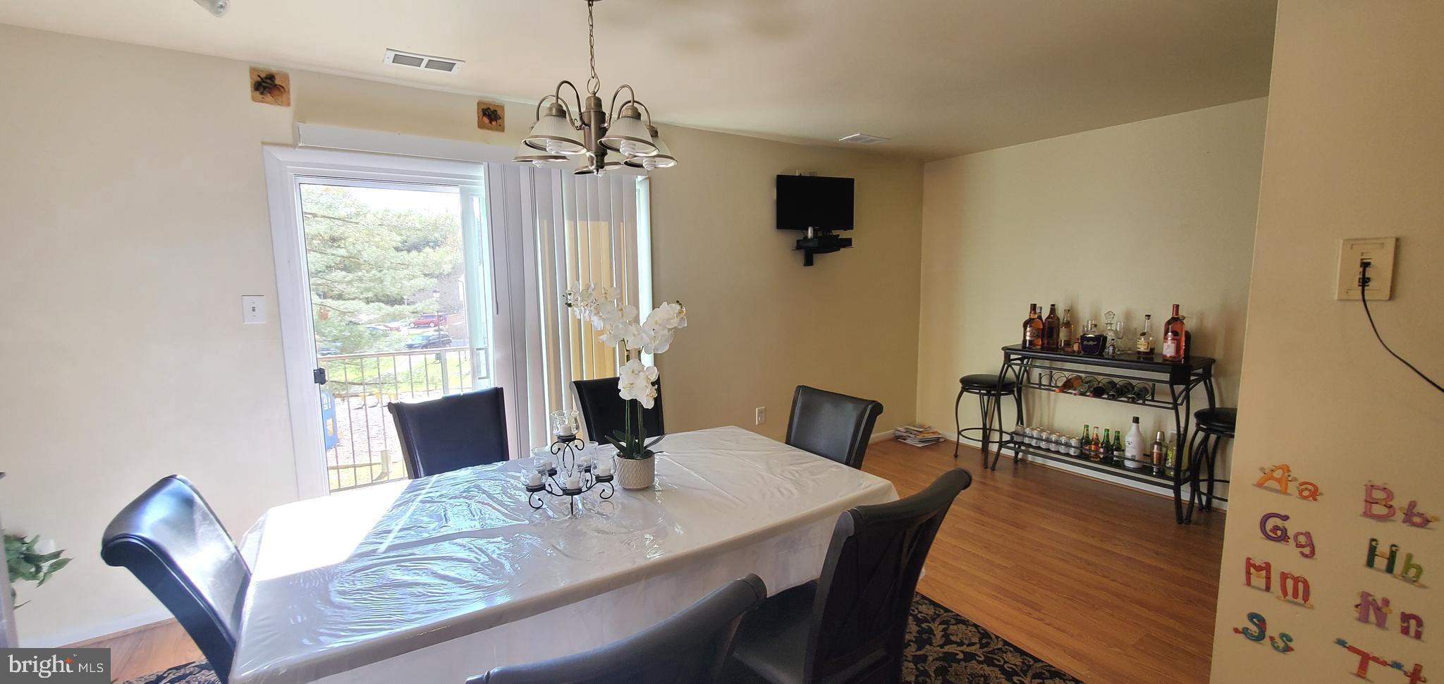APPLEWALK CONDO - Residential Lease
