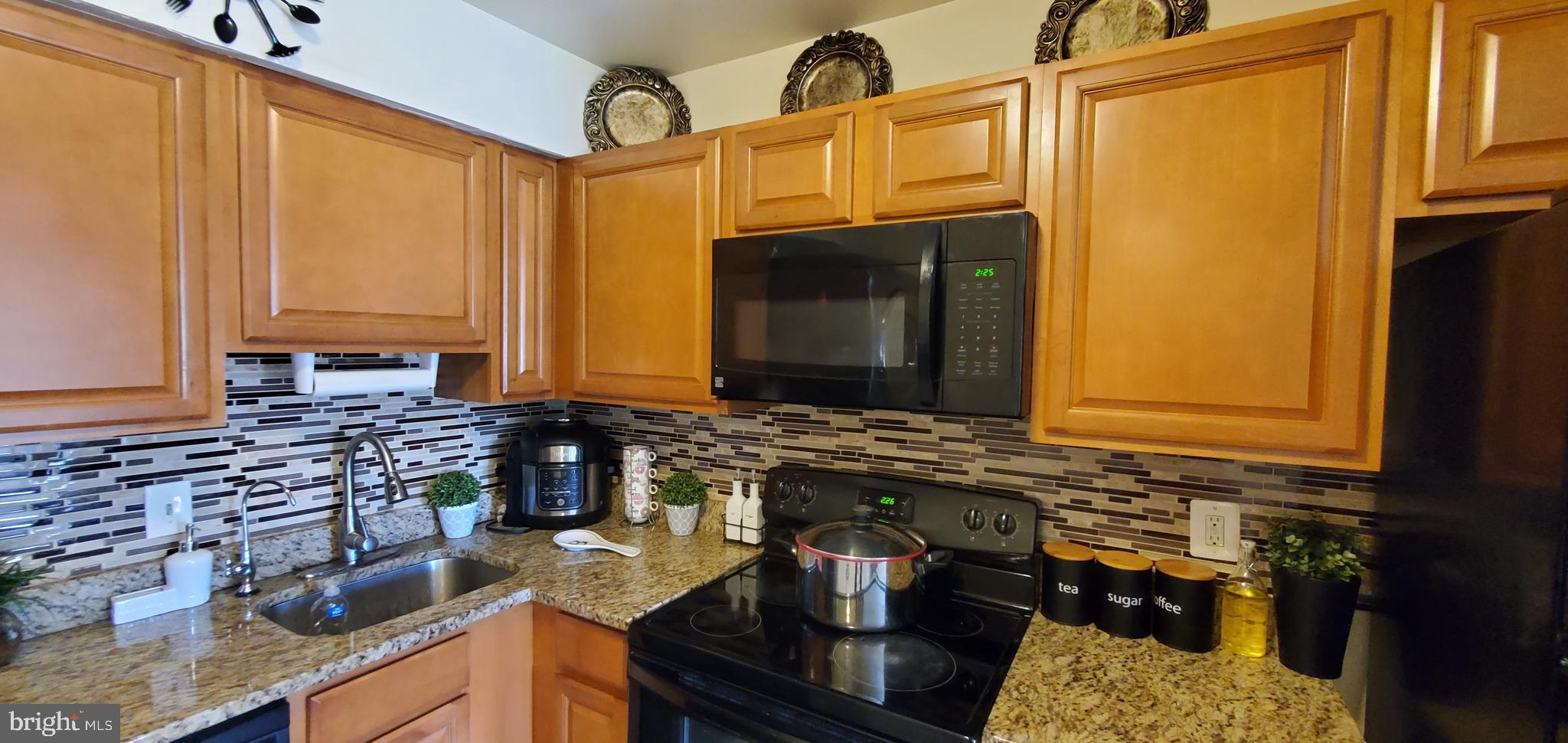 APPLEWALK CONDO - Residential Lease