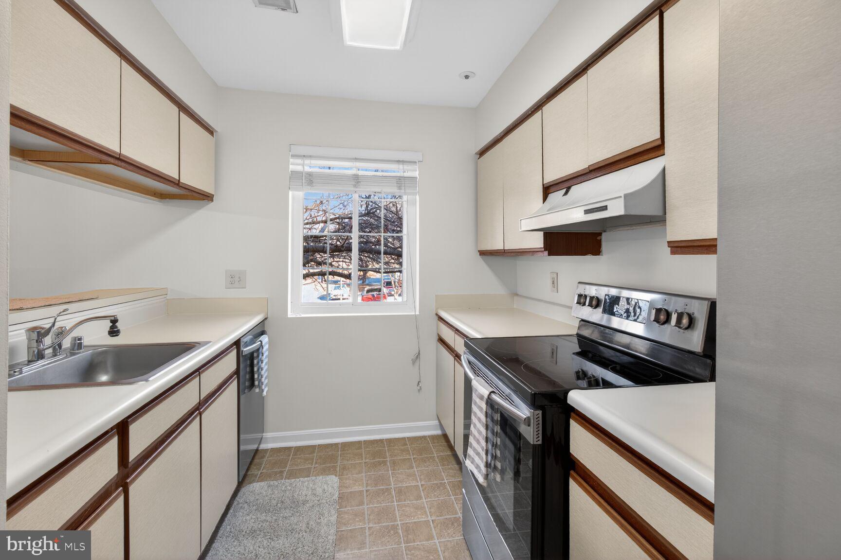 4950 COLUMBIA ROAD 3