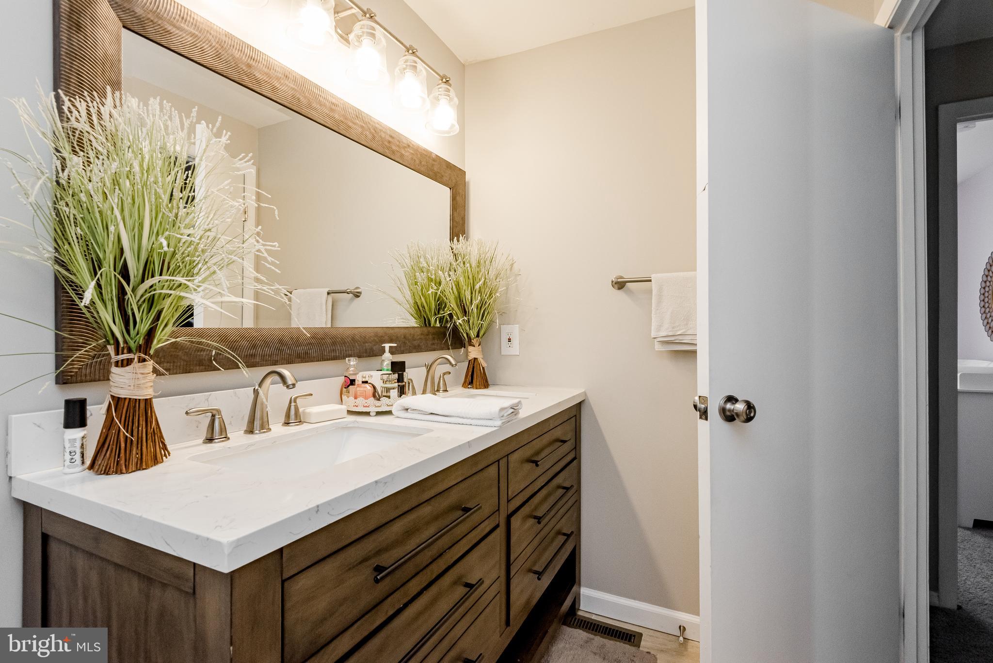 ELIZABETHS LANDING - Residential