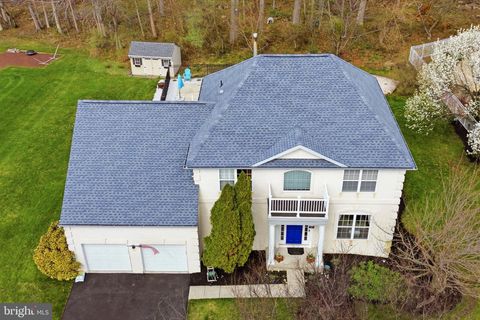 Photo of 12 Wycklow Drive, ROBBINSVILLE, NJ 08691 (MLS # NJME2074142)