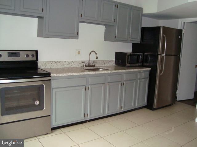 WARFIELD CONDOMINIUMS - Residential Lease