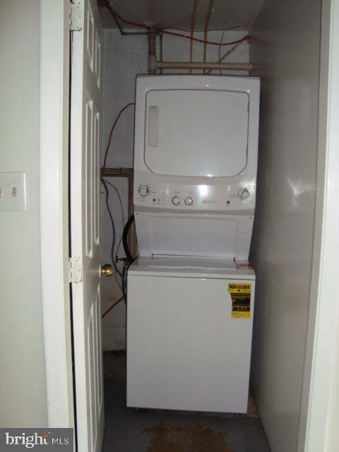 WARFIELD CONDOMINIUMS - Residential Lease