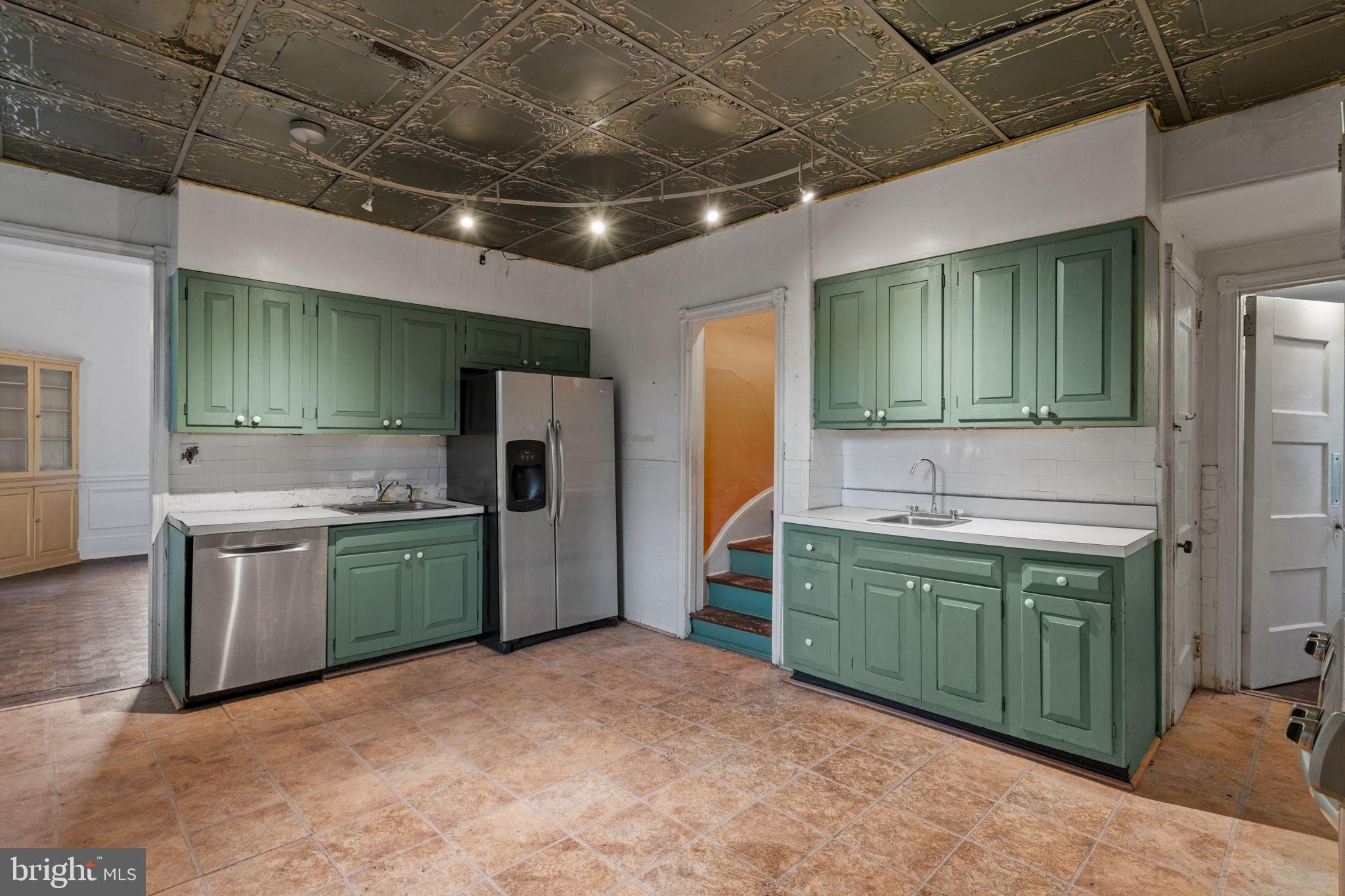 6439 CHEROKEE STREET