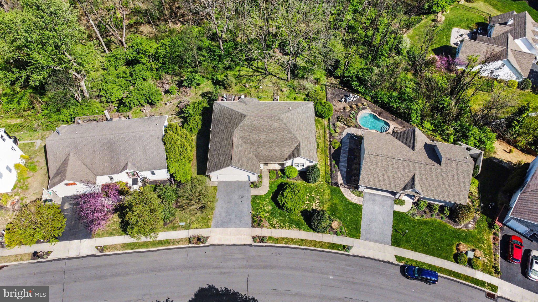 2425 ROLLING HILLS DRIVE