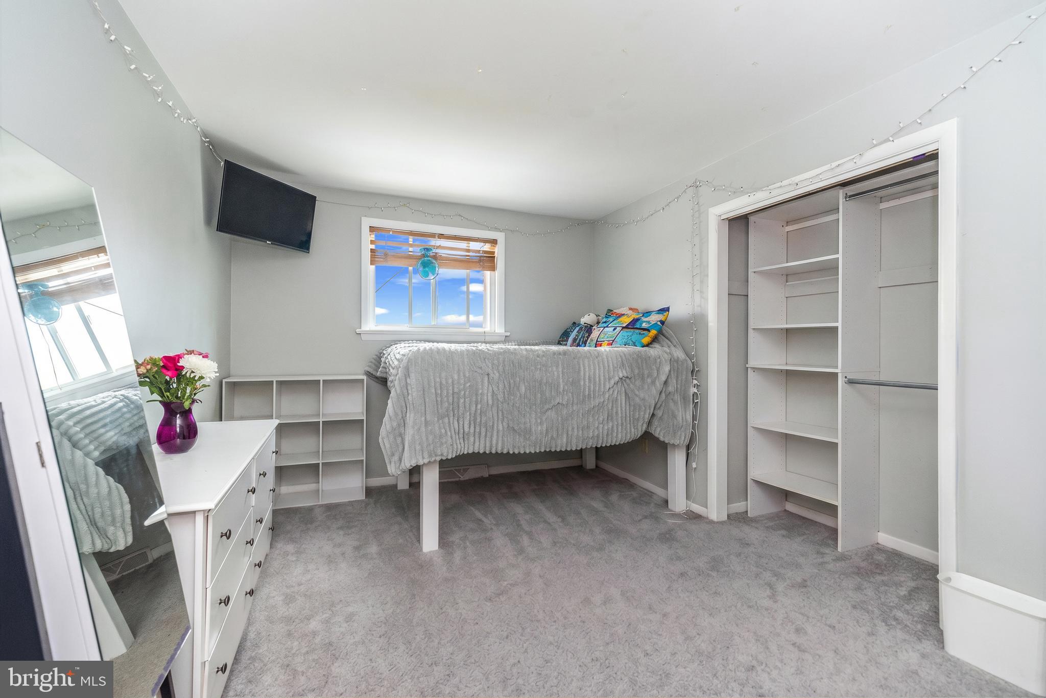 ROSLYN - Residential