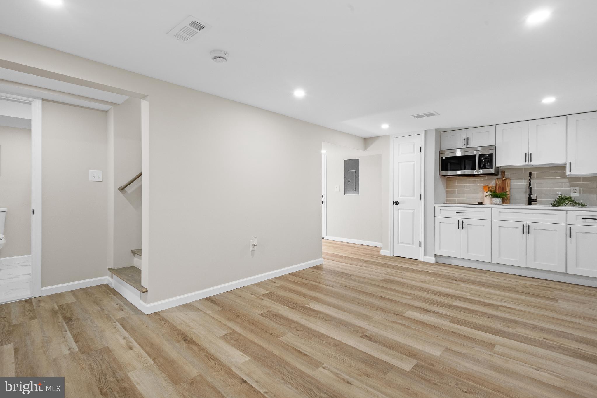 LANDOVER HILLS - Residential