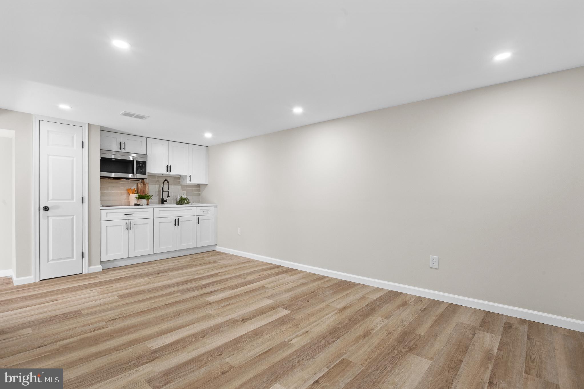 LANDOVER HILLS - Residential