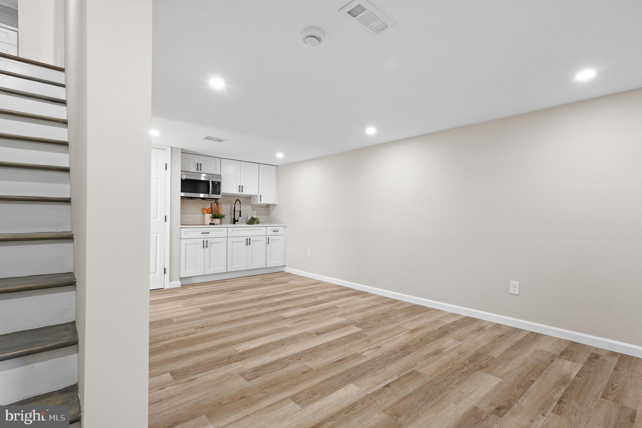 LANDOVER HILLS - Residential