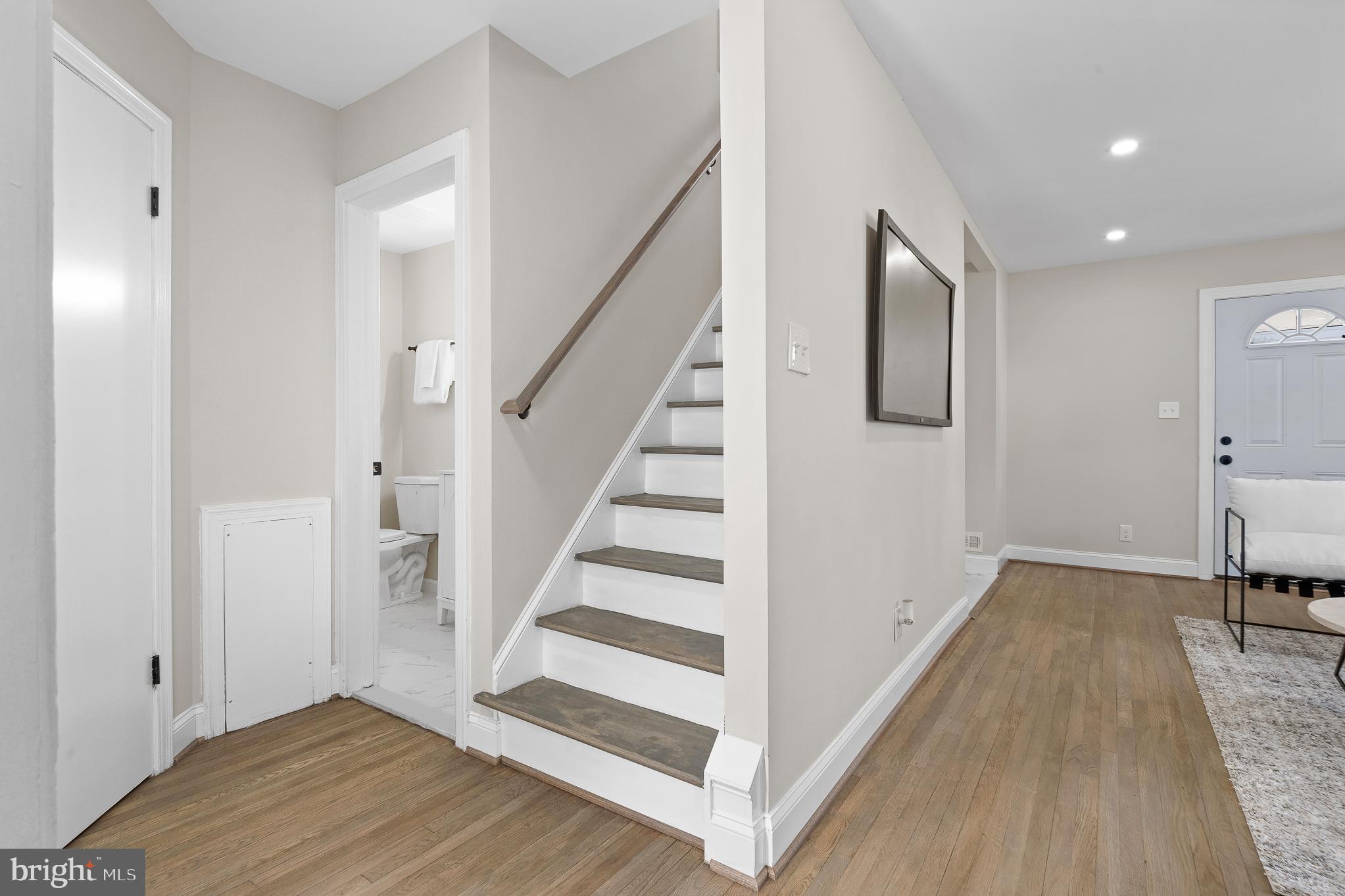 LANDOVER HILLS - Residential