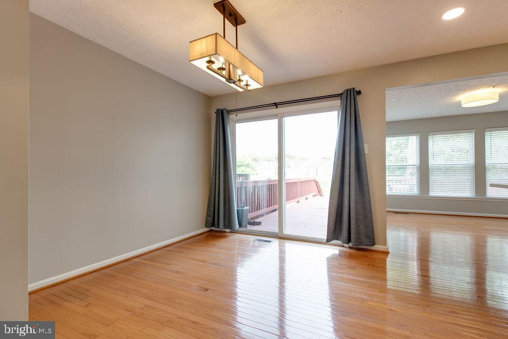 8702 CRESTHILL COURT