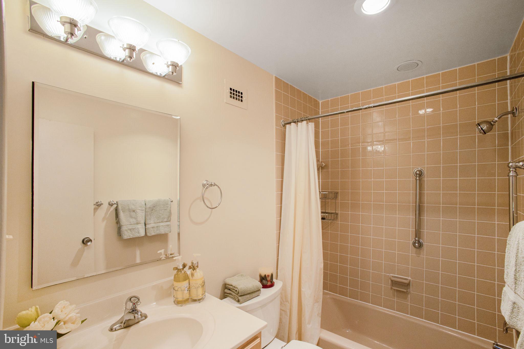 RADNOR - FORT MYER HEIGHTS - Residential