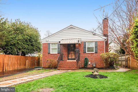 Homes For Sale - 5618 7th Street<br/> Arlington County, ARLINGTON, VA 22205