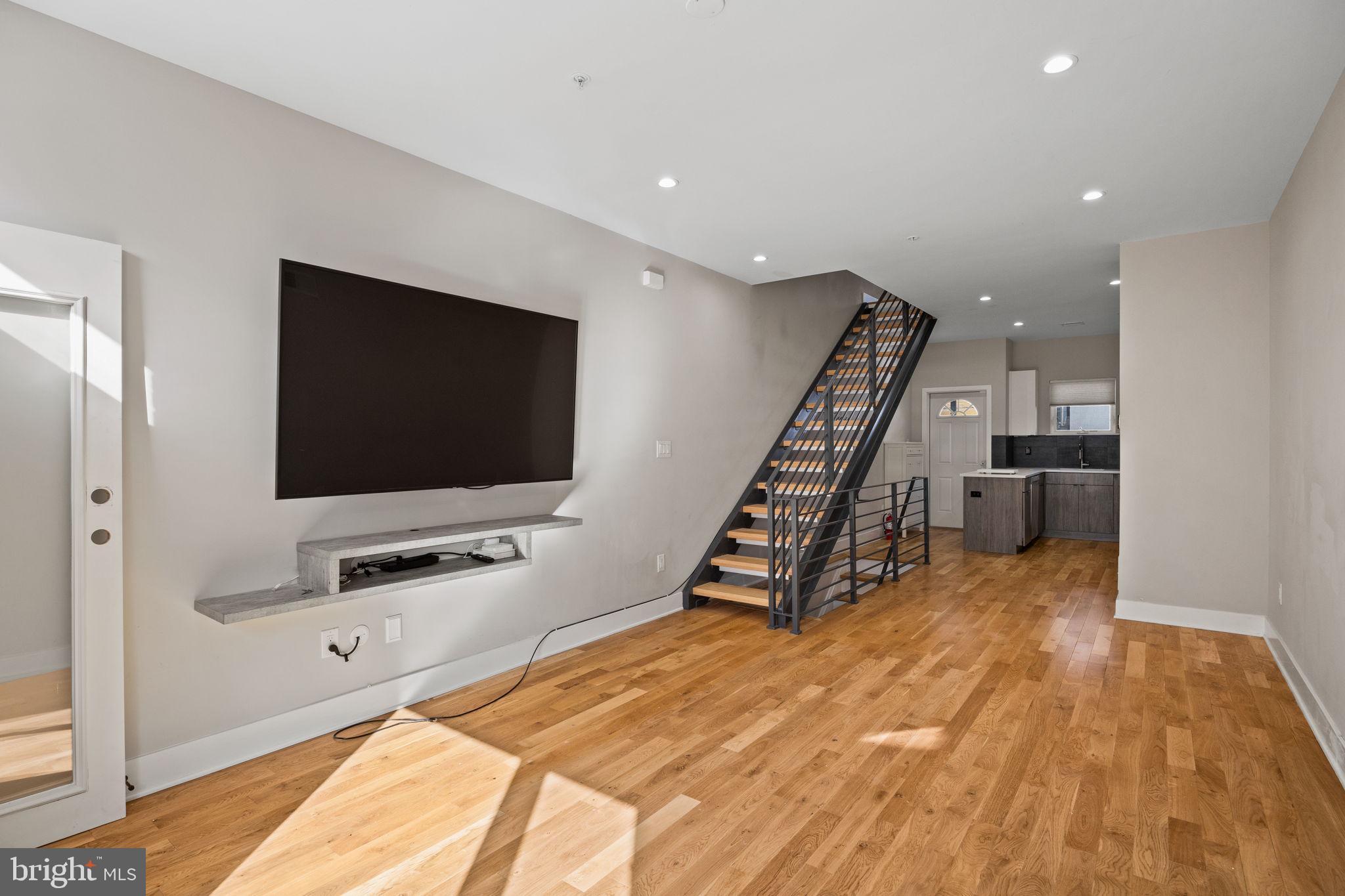 POINT BREEZE - Residential