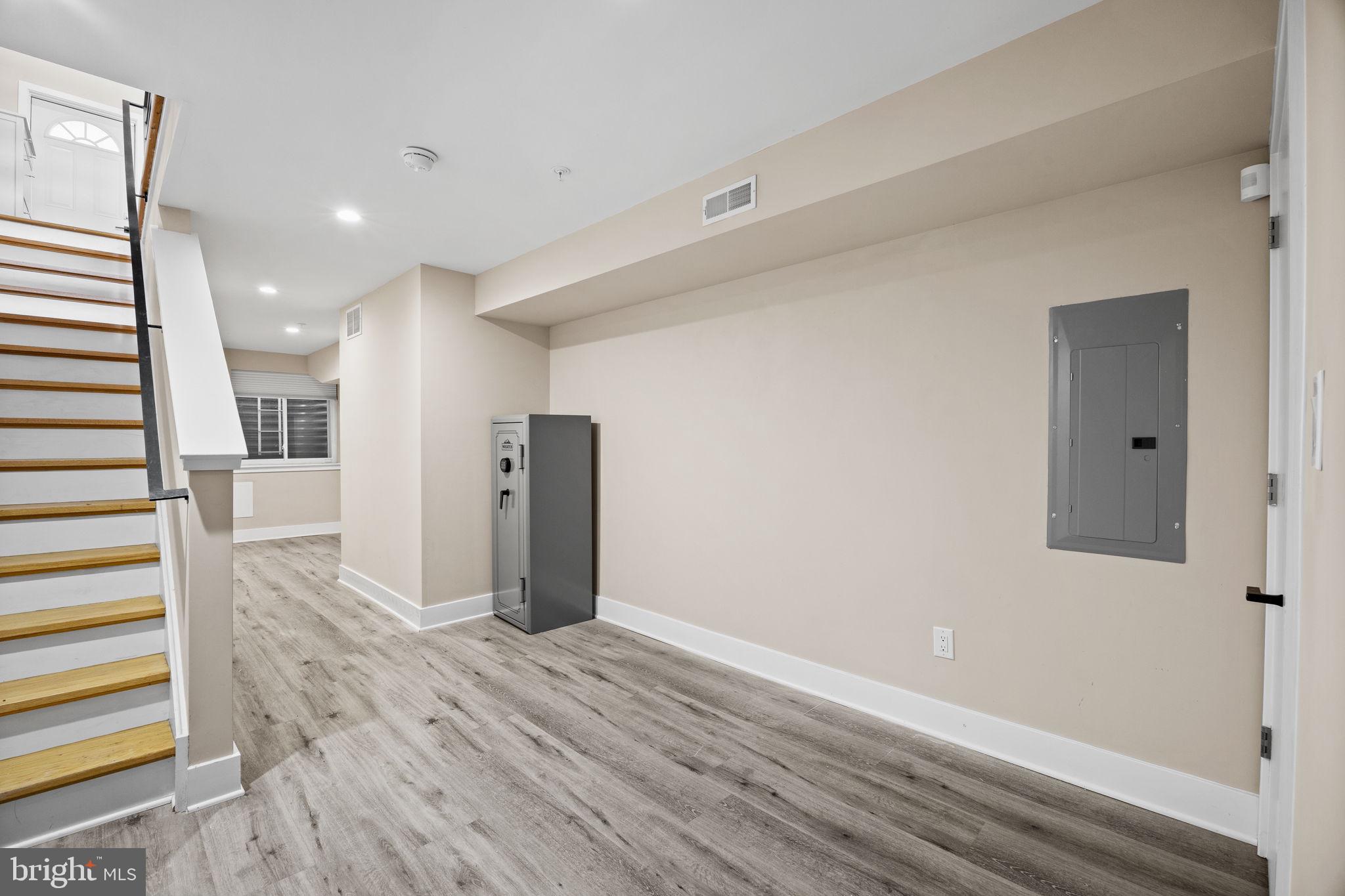 POINT BREEZE - Residential