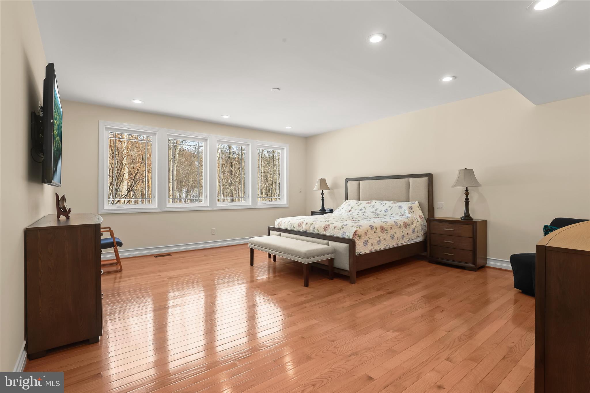 VELVET RIDGE - Residential