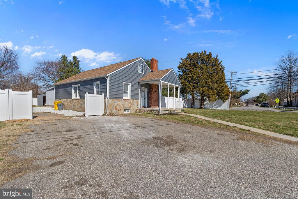 8489 ARBUTUS ROAD