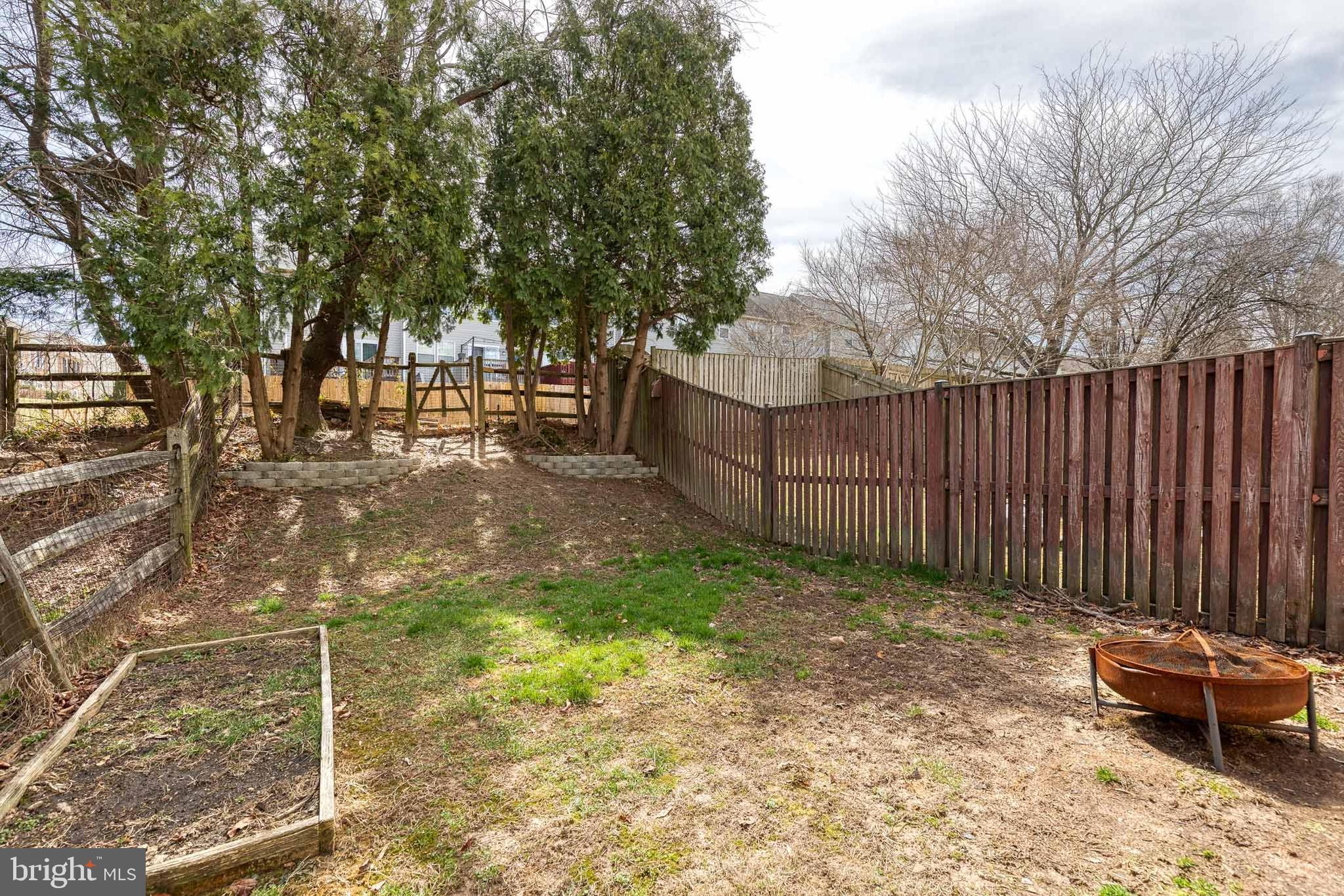 CONSTANT FRIENDSHIP - Residential