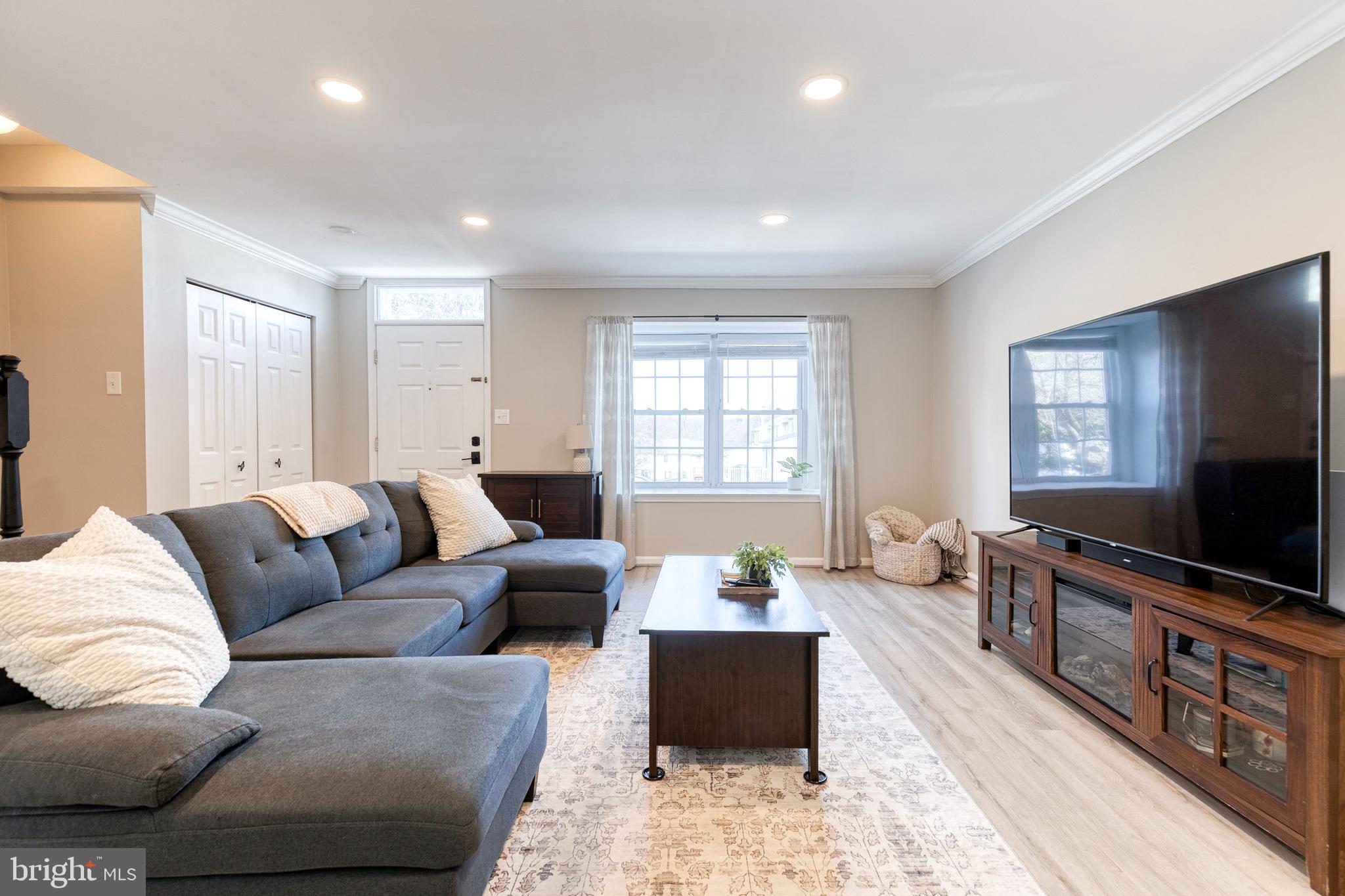 CONSTANT FRIENDSHIP - Residential