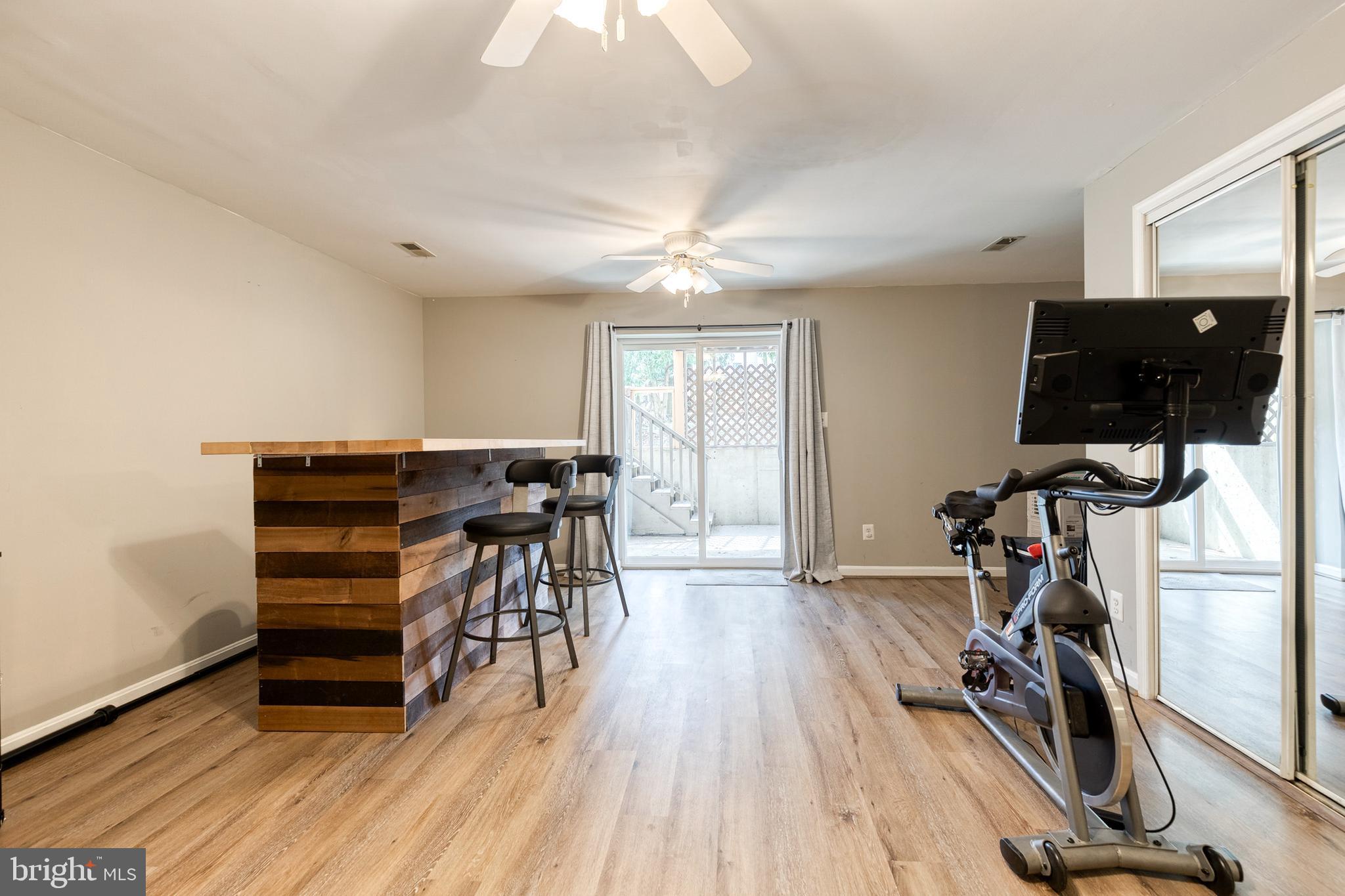 CONSTANT FRIENDSHIP - Residential