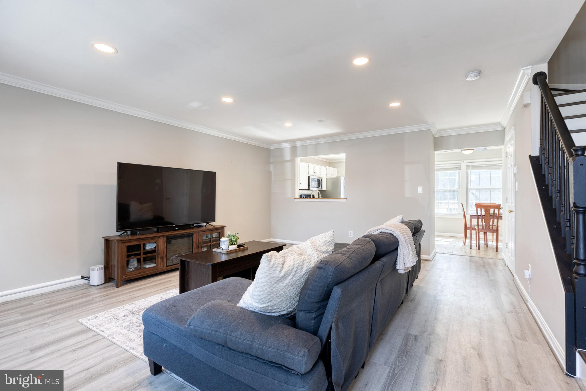 CONSTANT FRIENDSHIP - Residential