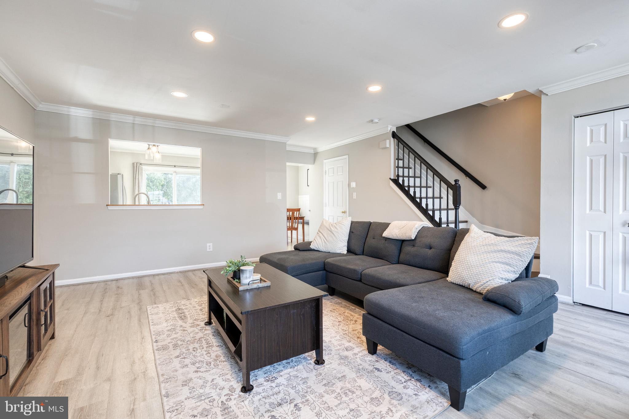 CONSTANT FRIENDSHIP - Residential