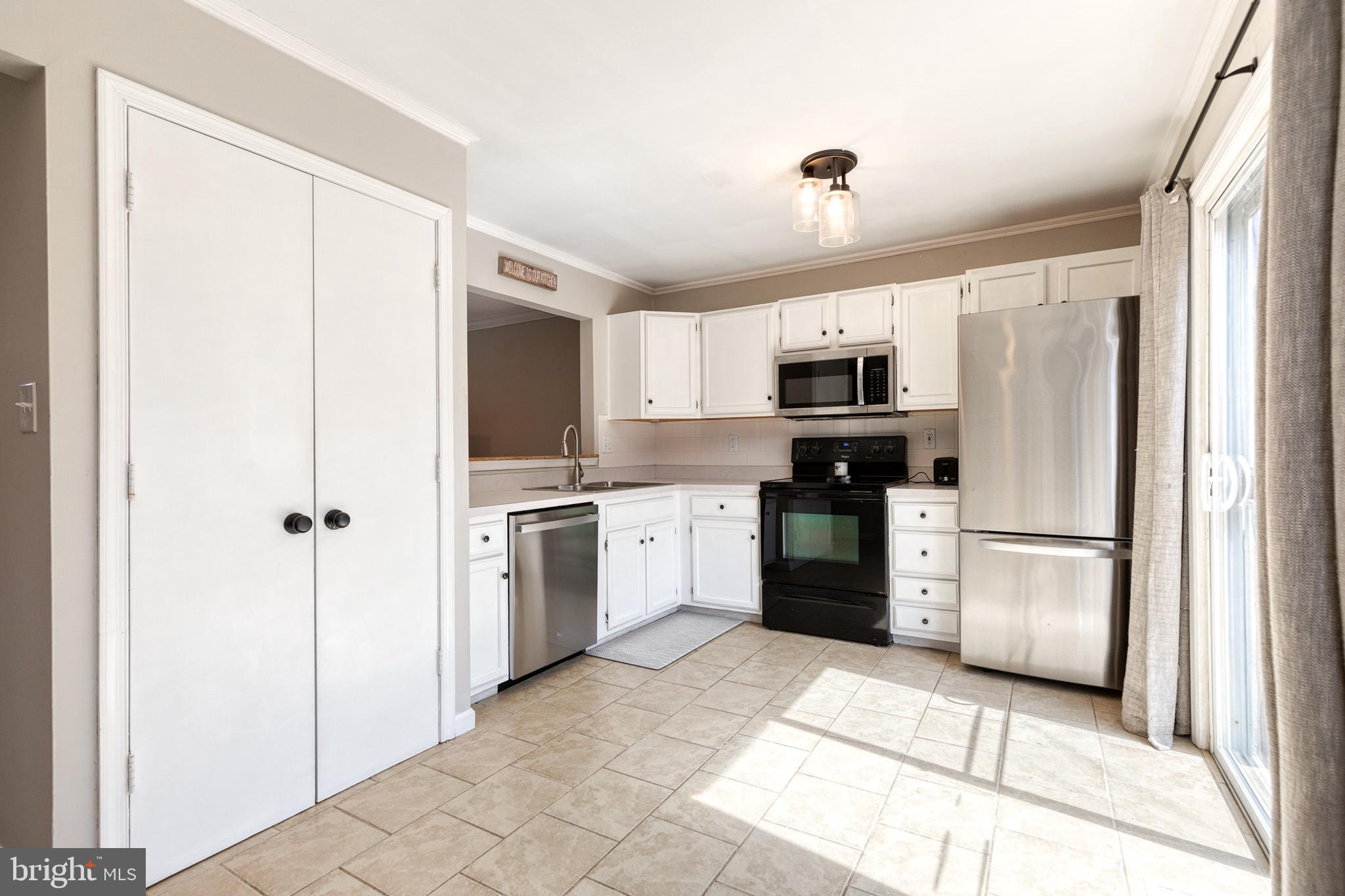 CONSTANT FRIENDSHIP - Residential