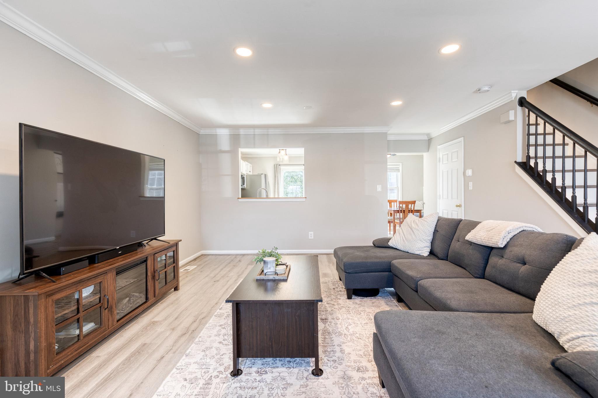 CONSTANT FRIENDSHIP - Residential