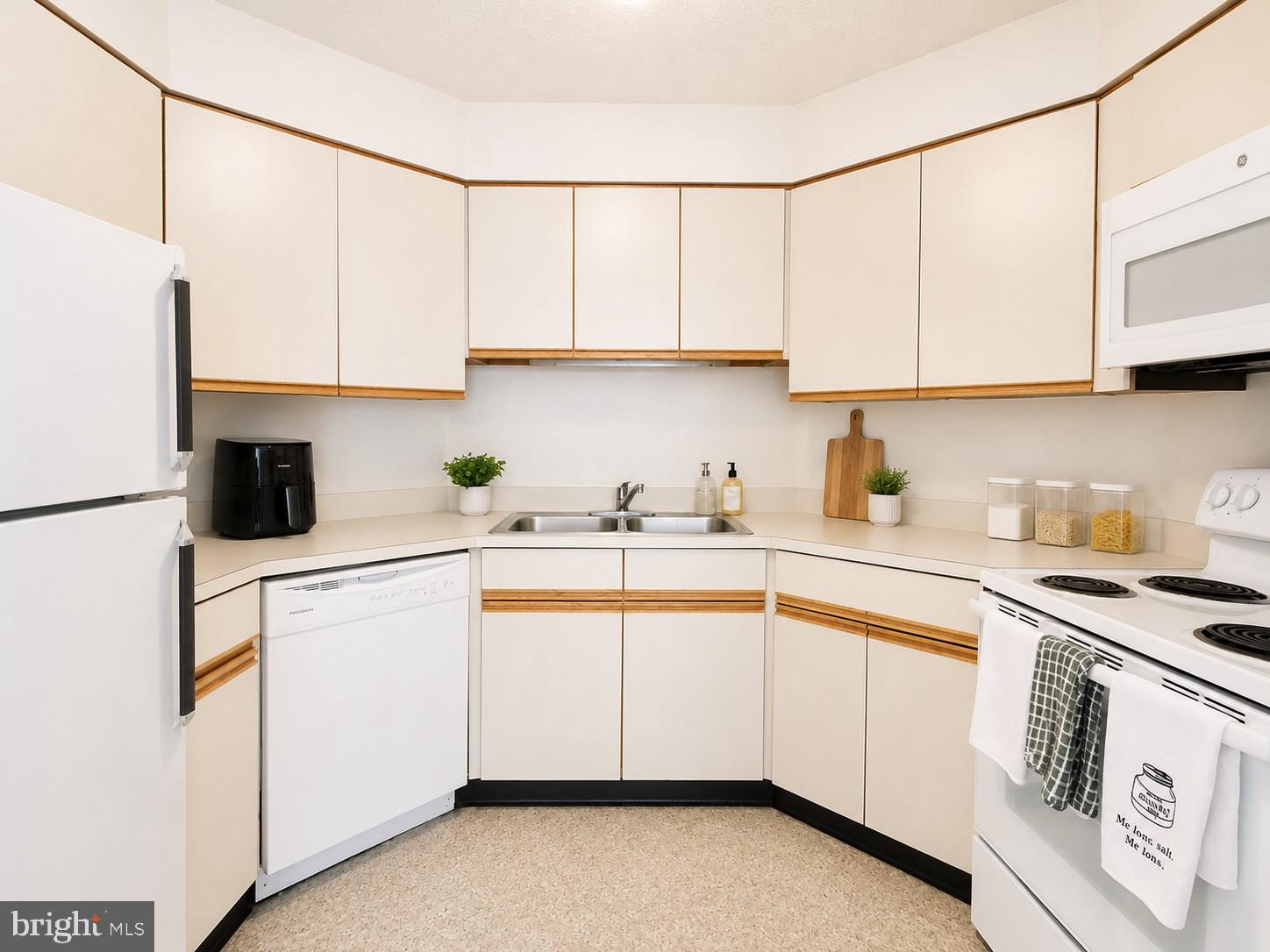 2018 WALNUT STREET 32 8K