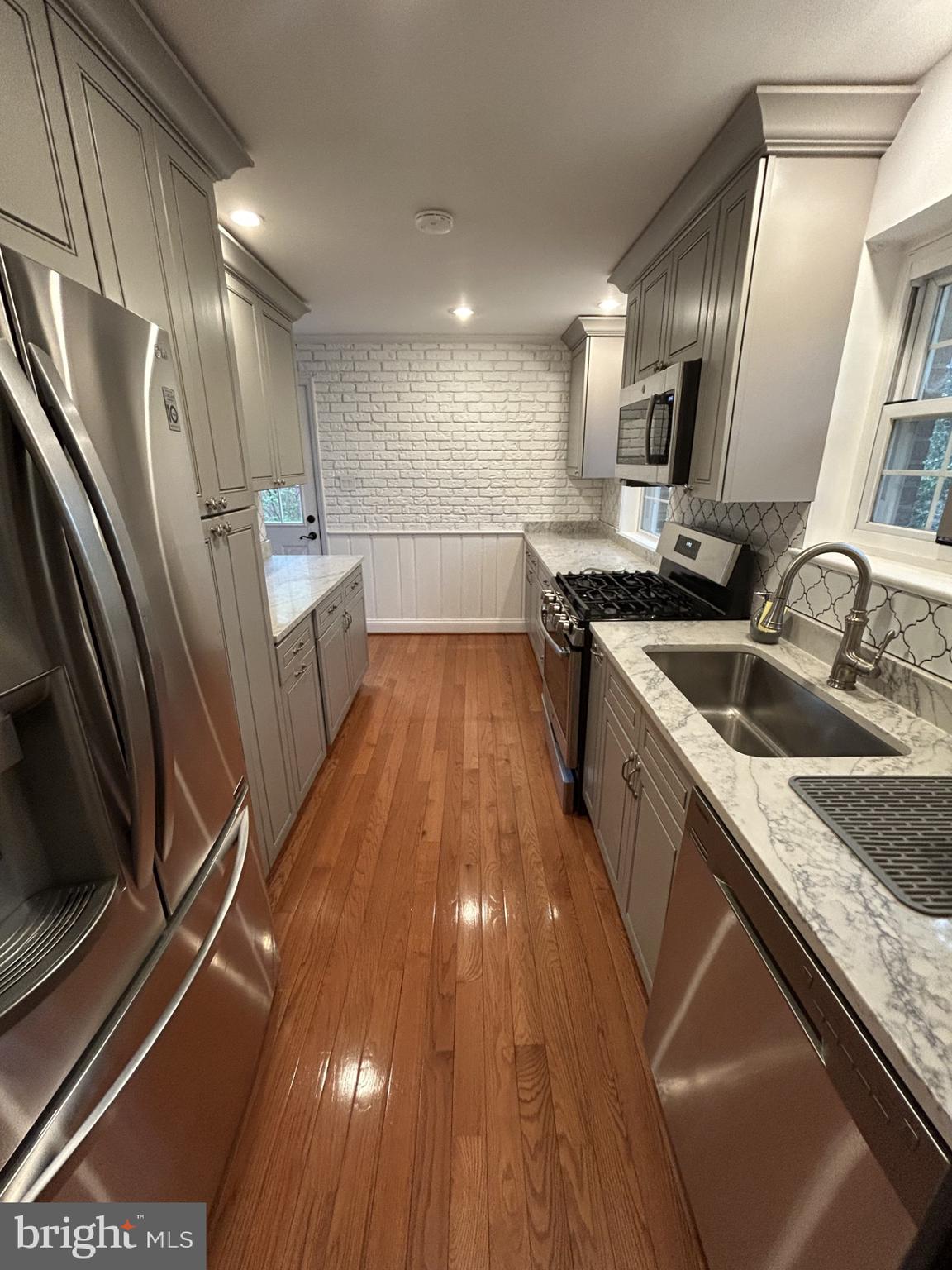 MADISON MANOR - Residential