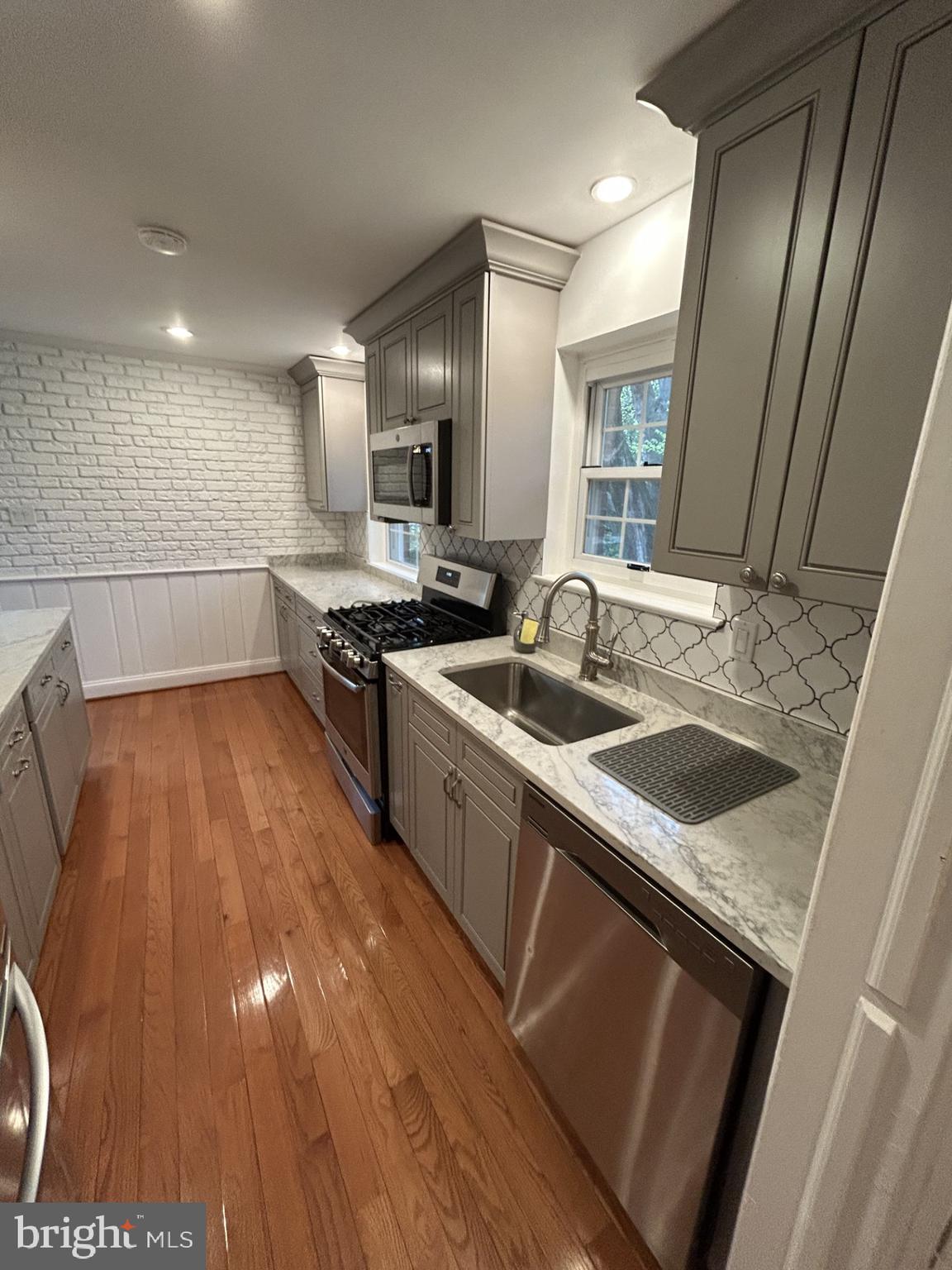 MADISON MANOR - Residential